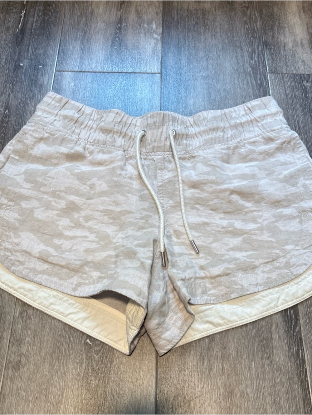 Athleta Cabo Tide Linen Shortie Shorts Beige Camo Womens 6 Drawstring 100% Linen